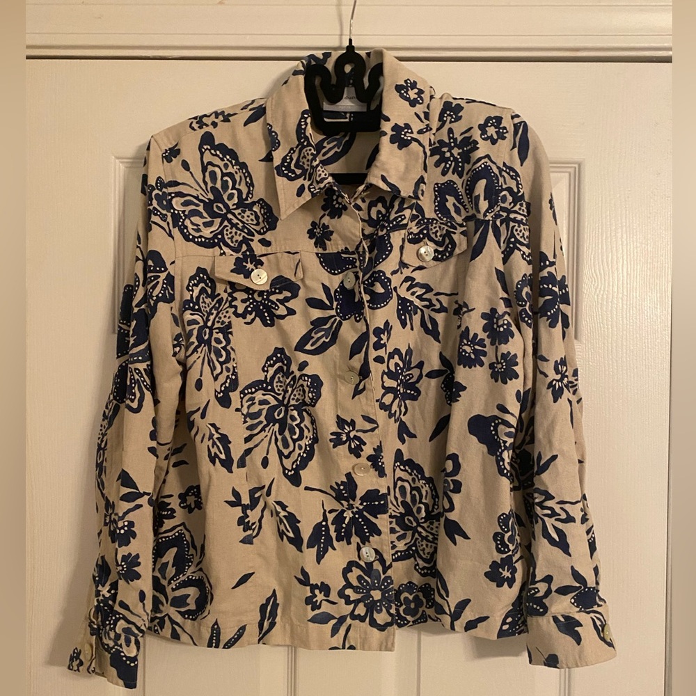Alfred Dunner. Floral Blue and Cream Women's Jacket.Button Up.Size 16P.Pockets.